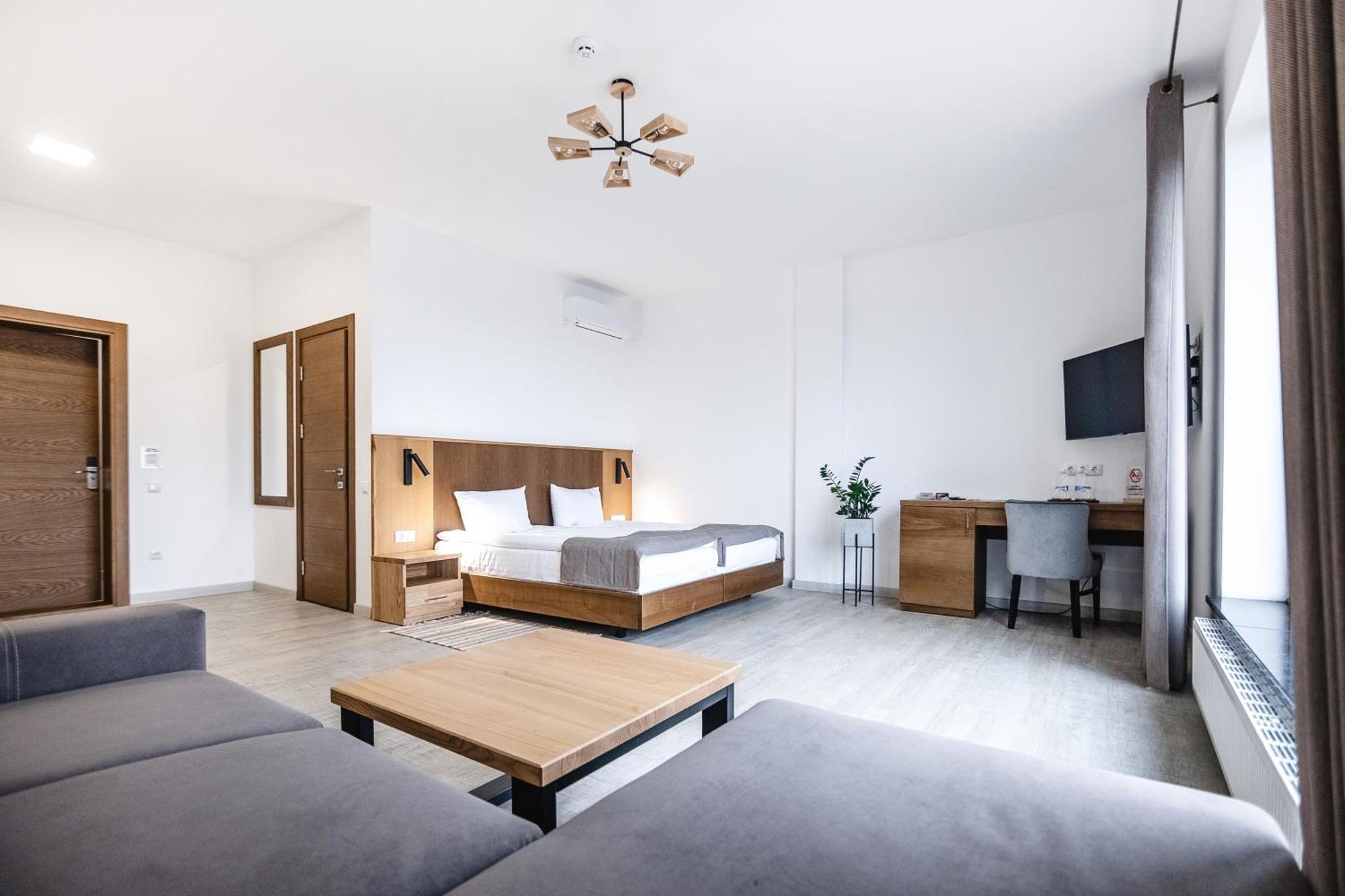 Otto Hotel-Restaurant Рівне Екстер'єр фото