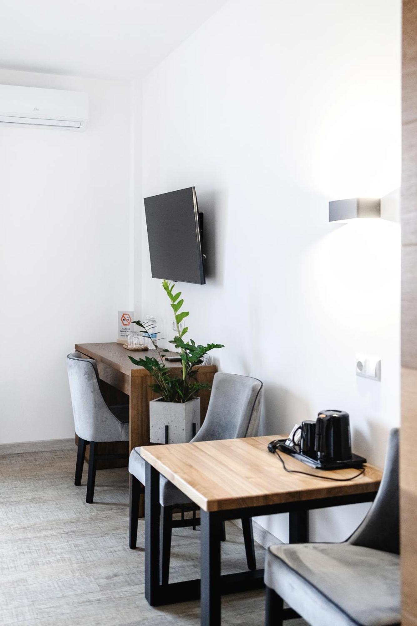 Otto Hotel-Restaurant Рівне Екстер'єр фото