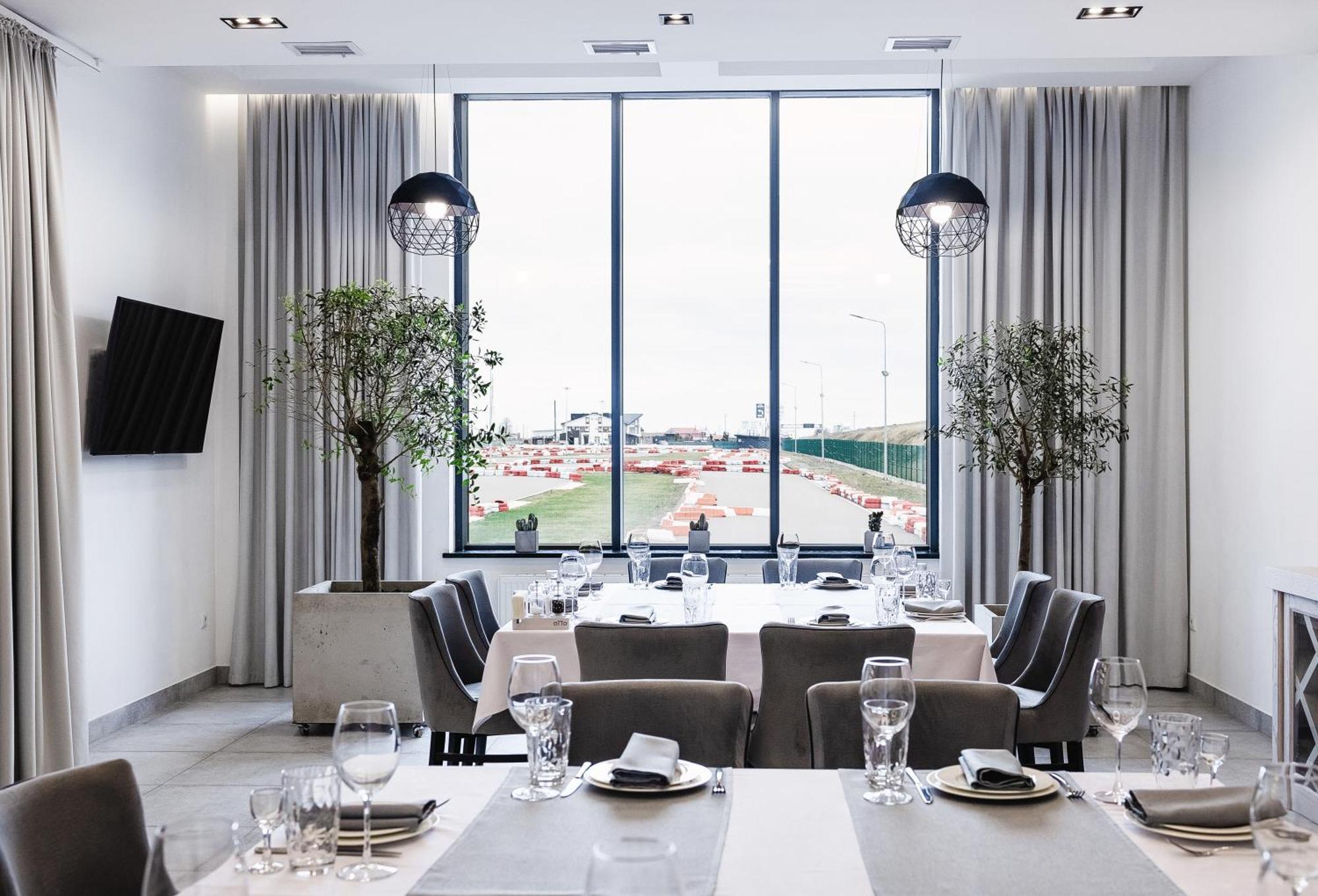Otto Hotel-Restaurant Рівне Екстер'єр фото