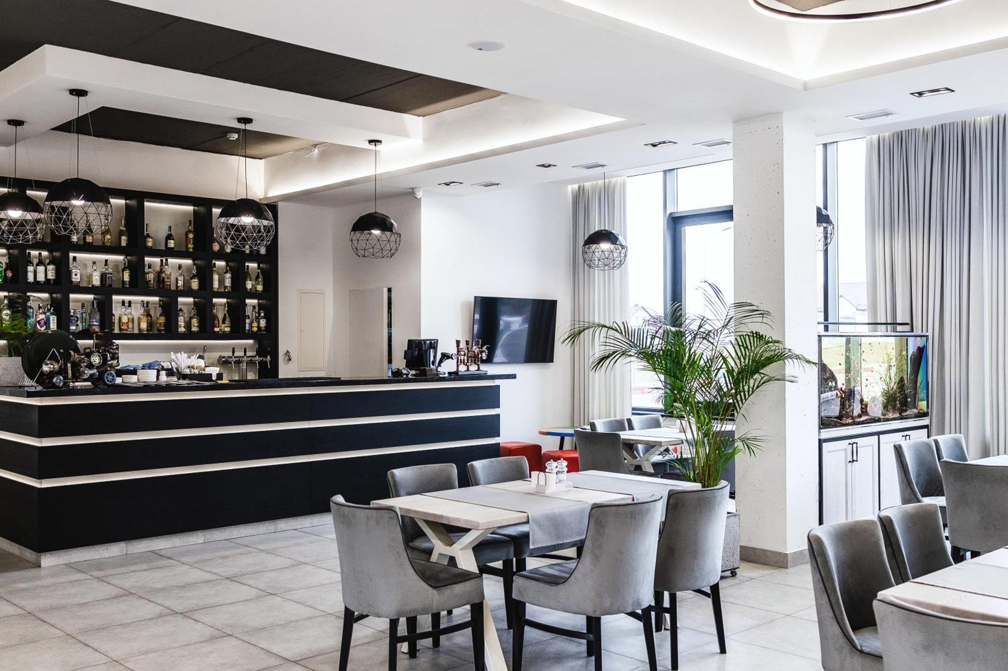 Otto Hotel-Restaurant Рівне Екстер'єр фото