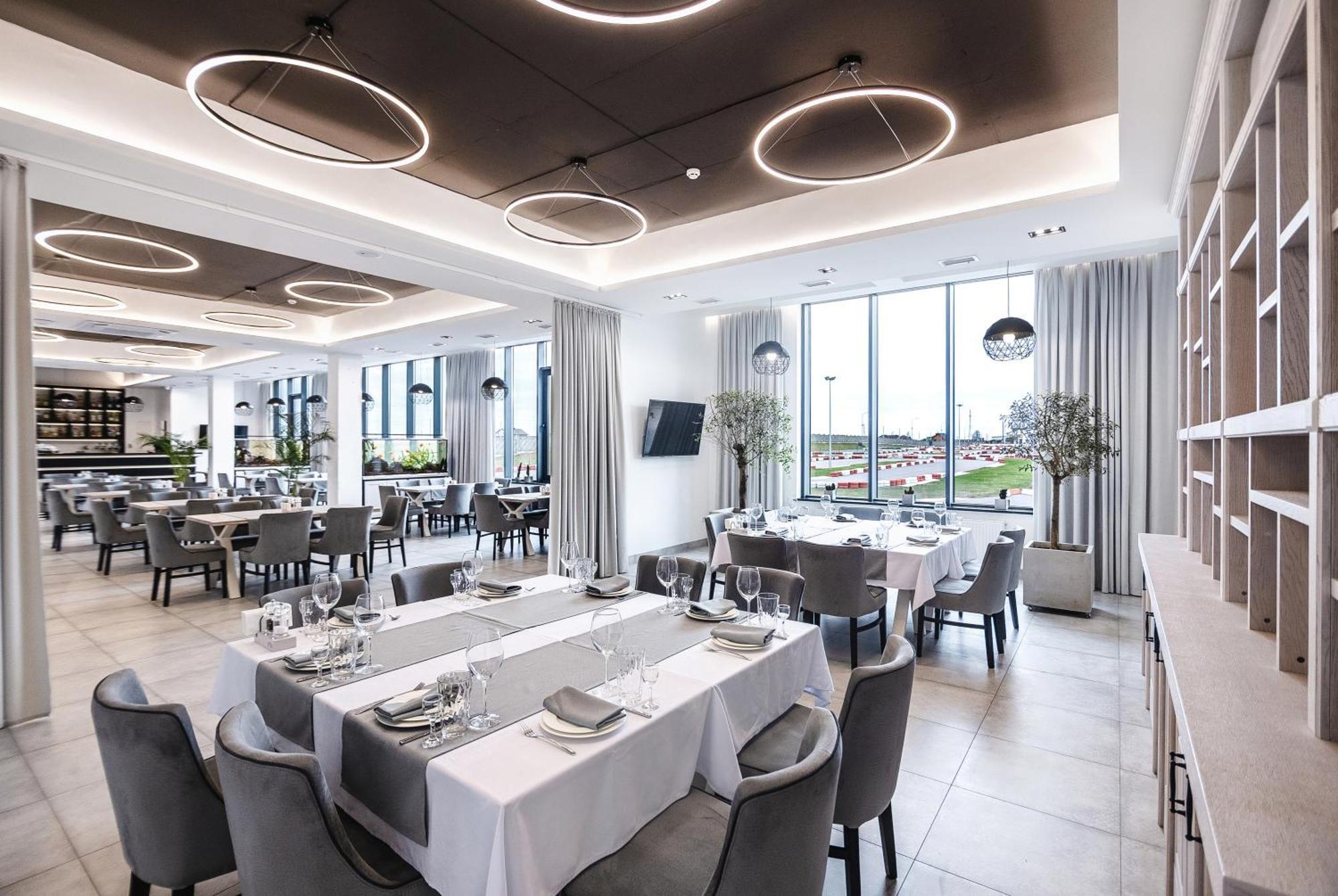 Otto Hotel-Restaurant Рівне Екстер'єр фото