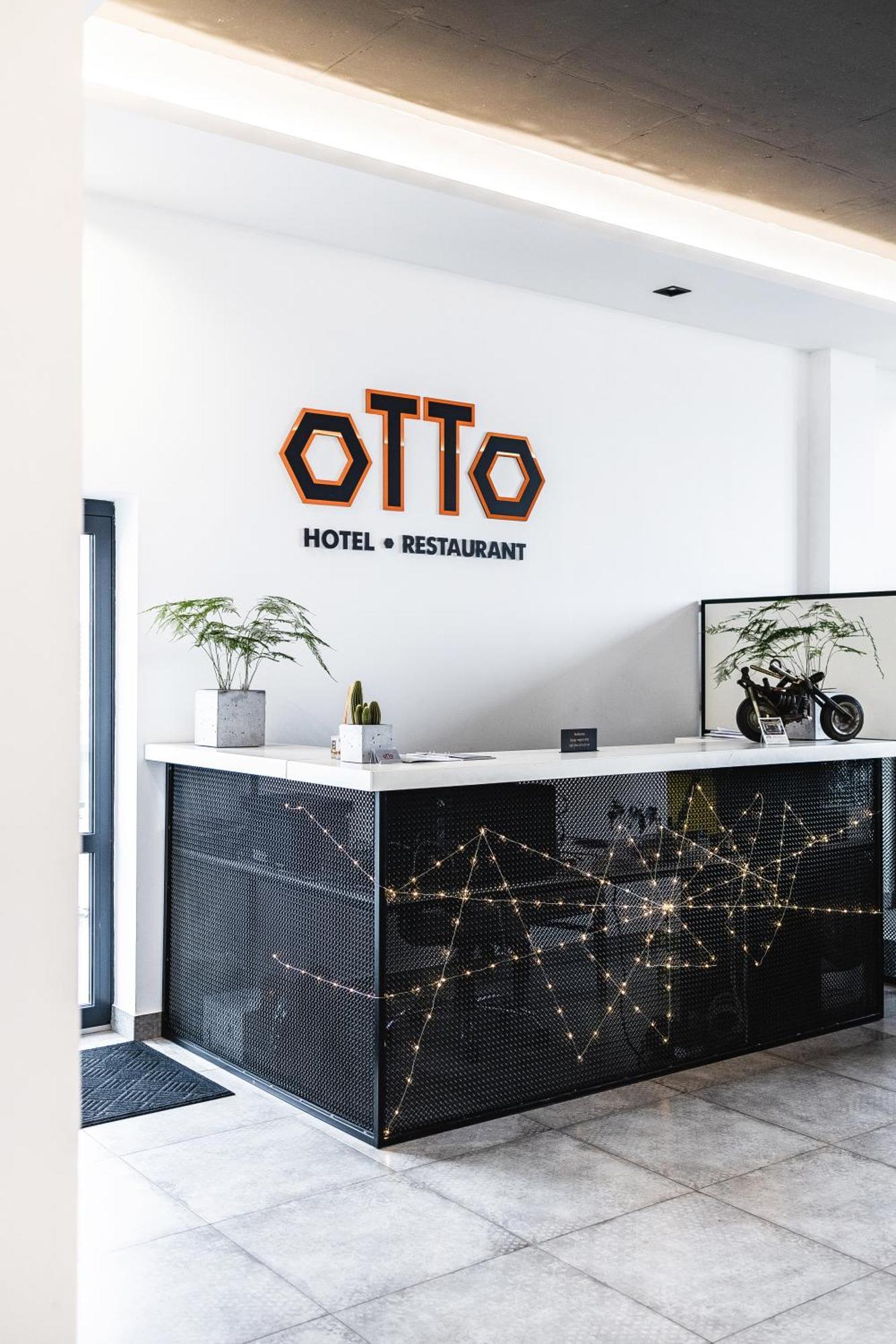 Otto Hotel-Restaurant Рівне Екстер'єр фото