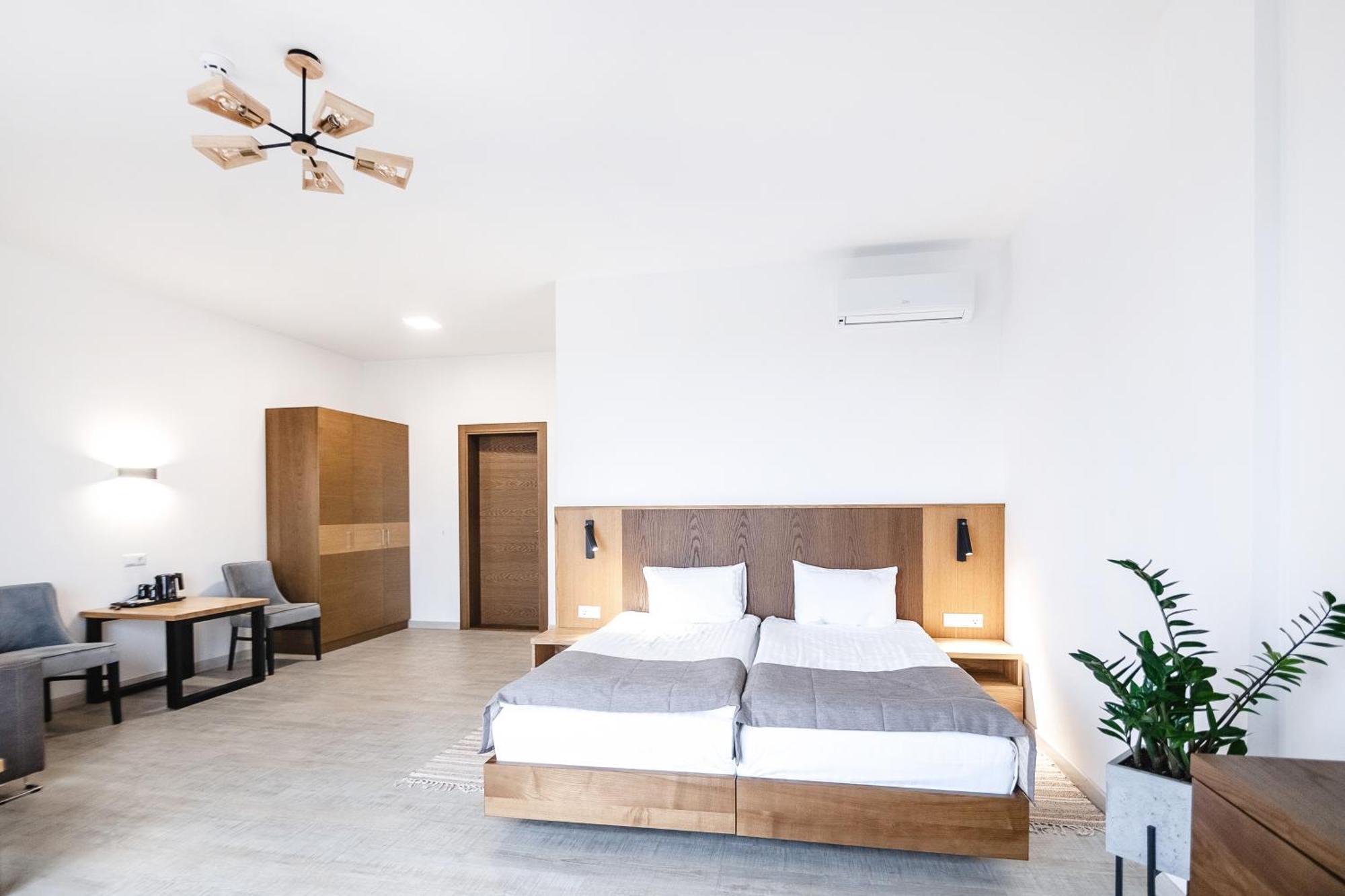 Otto Hotel-Restaurant Рівне Екстер'єр фото
